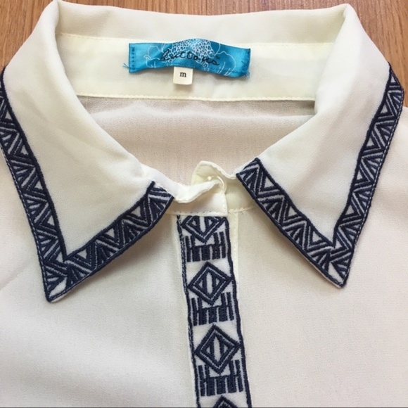 Francesca’s Cream Chiffon Collar Printed Button Down Tank Top Size M - Picture 3 of 7